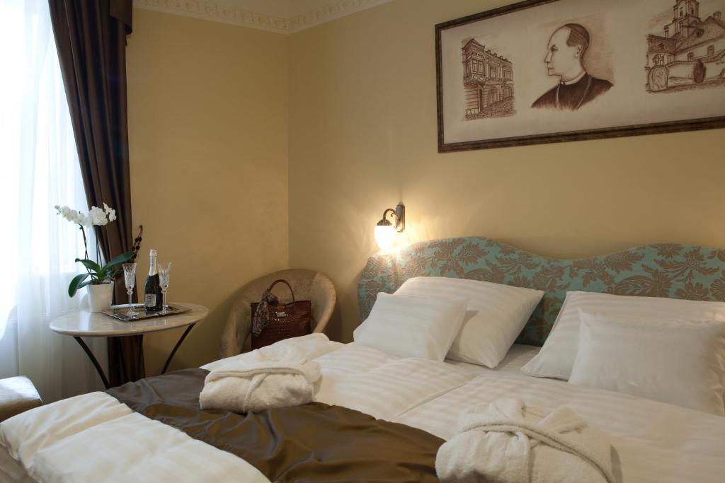 Barokk Hotel Promenad Győr Exterior foto